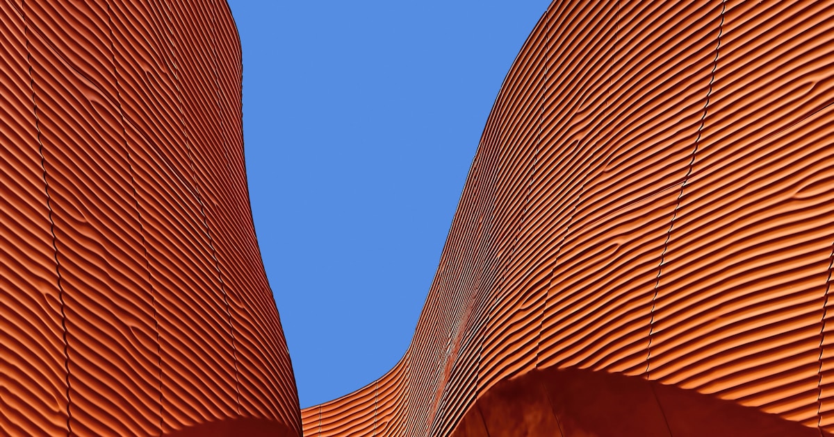 Cemitérios Verticais e Inovação Funerária: Tendências Mundiais